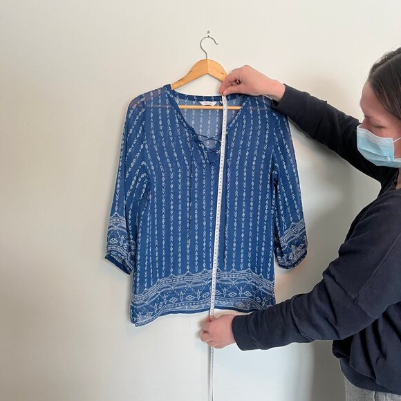 Reitman's. Sheer Blue Pattern Top. Size Petite M. Womens. - Picture 7 of 7